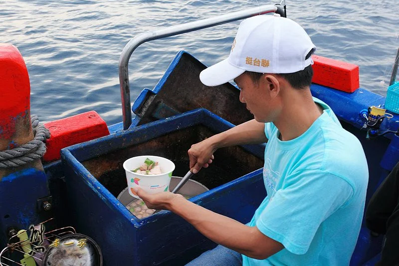 基隆八斗子碧砂漁港|華倫六號娛樂海釣船