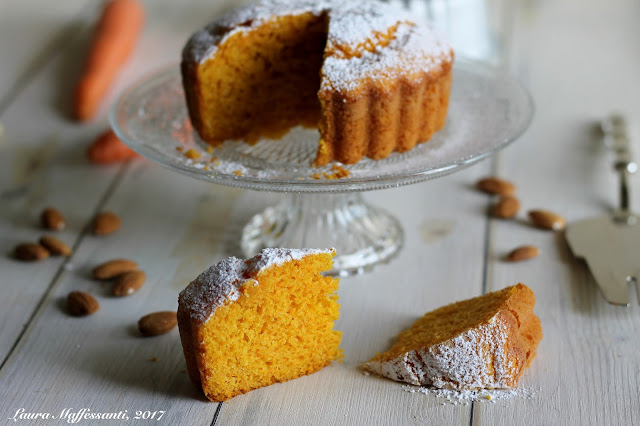 torta di carote e mandorle, senza burro, nel frullatore!