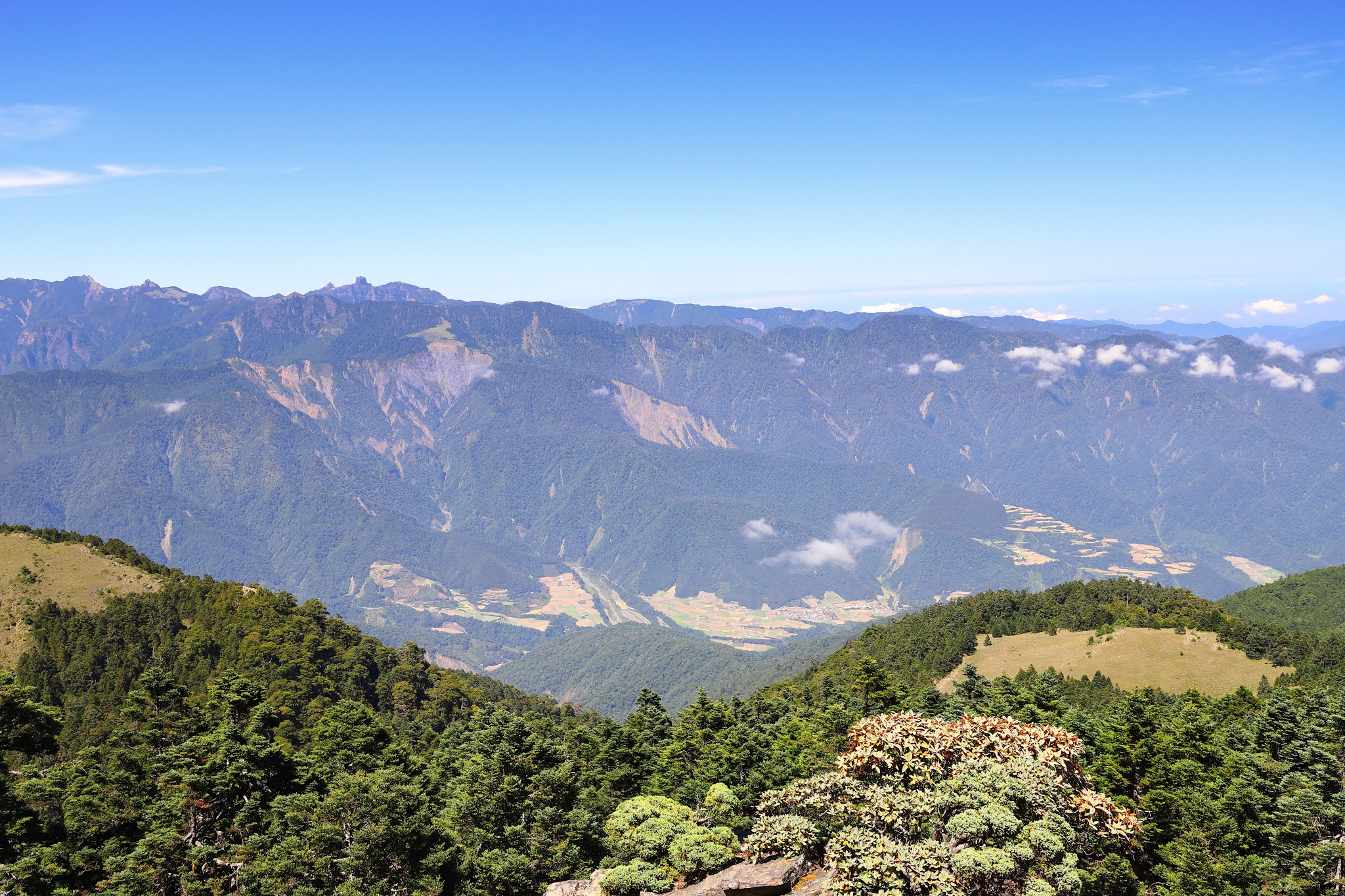 由中央山脈看向雪山山脈體驗台灣高山百岳之美