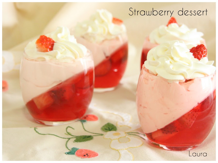 Gelatina de fresas con nata (crema de leche) Cocina