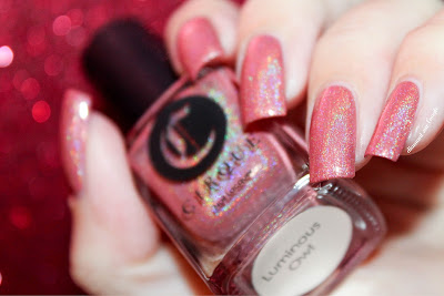 Swatch of the nail polish "Luminous Owl" from Cirque Colors