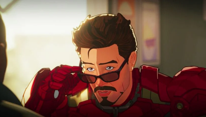 Imagem: o personagem Tony Stark, sentado em uma mesa de um restaurante com o seu traje de Homem de Ferro.