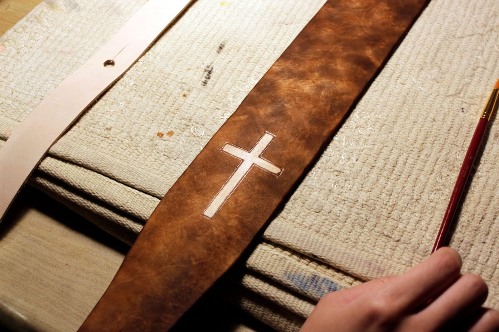 guitar / bass strap leather cross, jesus