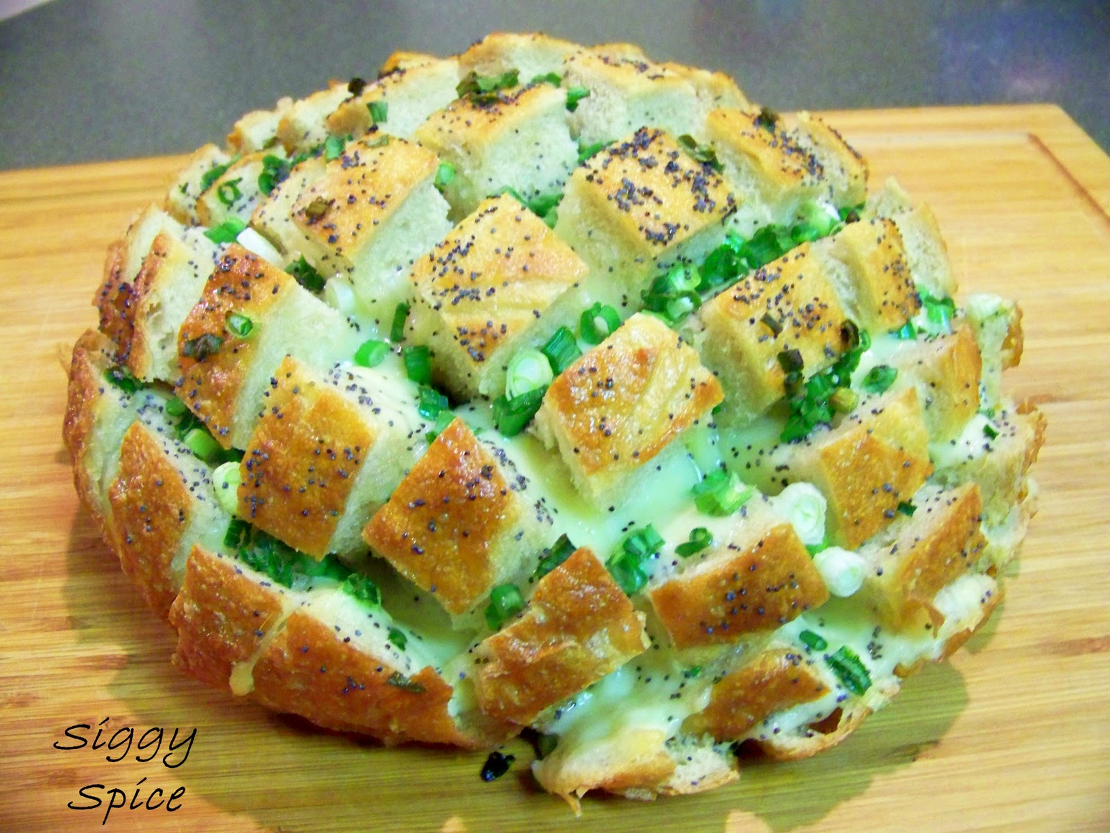 Siggy Spice Cheesy Bloomin' Onion Bread