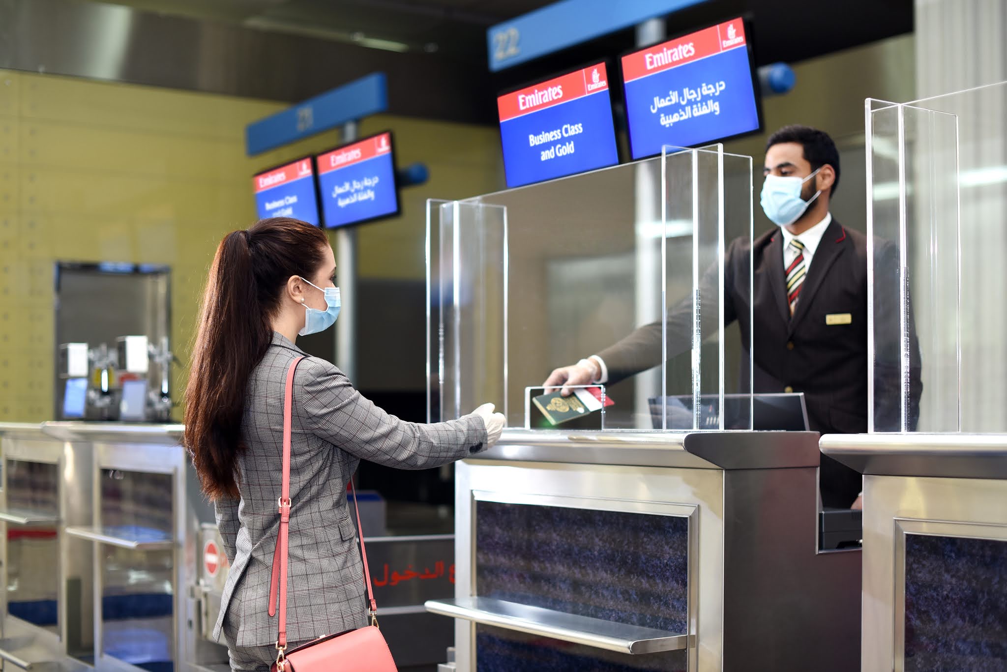 "طيران الإمارات" و"الصحة دبي" تبدآن العمل بالتحقق الرقمي من سجلات "كورونا" الطبية للمسافرين من الدولة