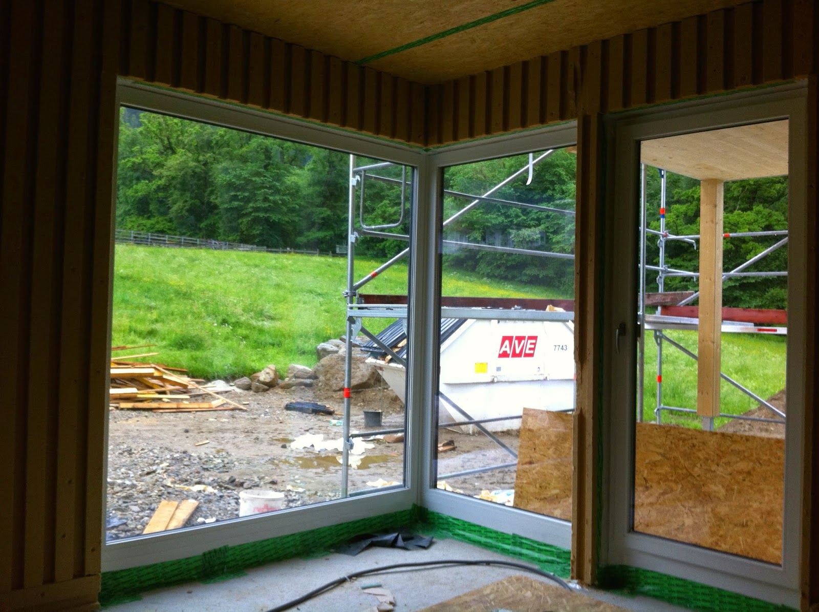 Hausbau in Stams Endlich Fenster im Haus