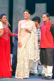 Kajal Aggarwal In Beautiful Designer Saree at Khiladi 150 Meet (1)