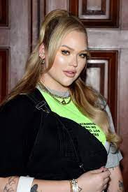 Nikkie Tutorials Boyfriend: Age, Wiki, Biography, Transgender, Height, Weight, Net Worth, Fiancé