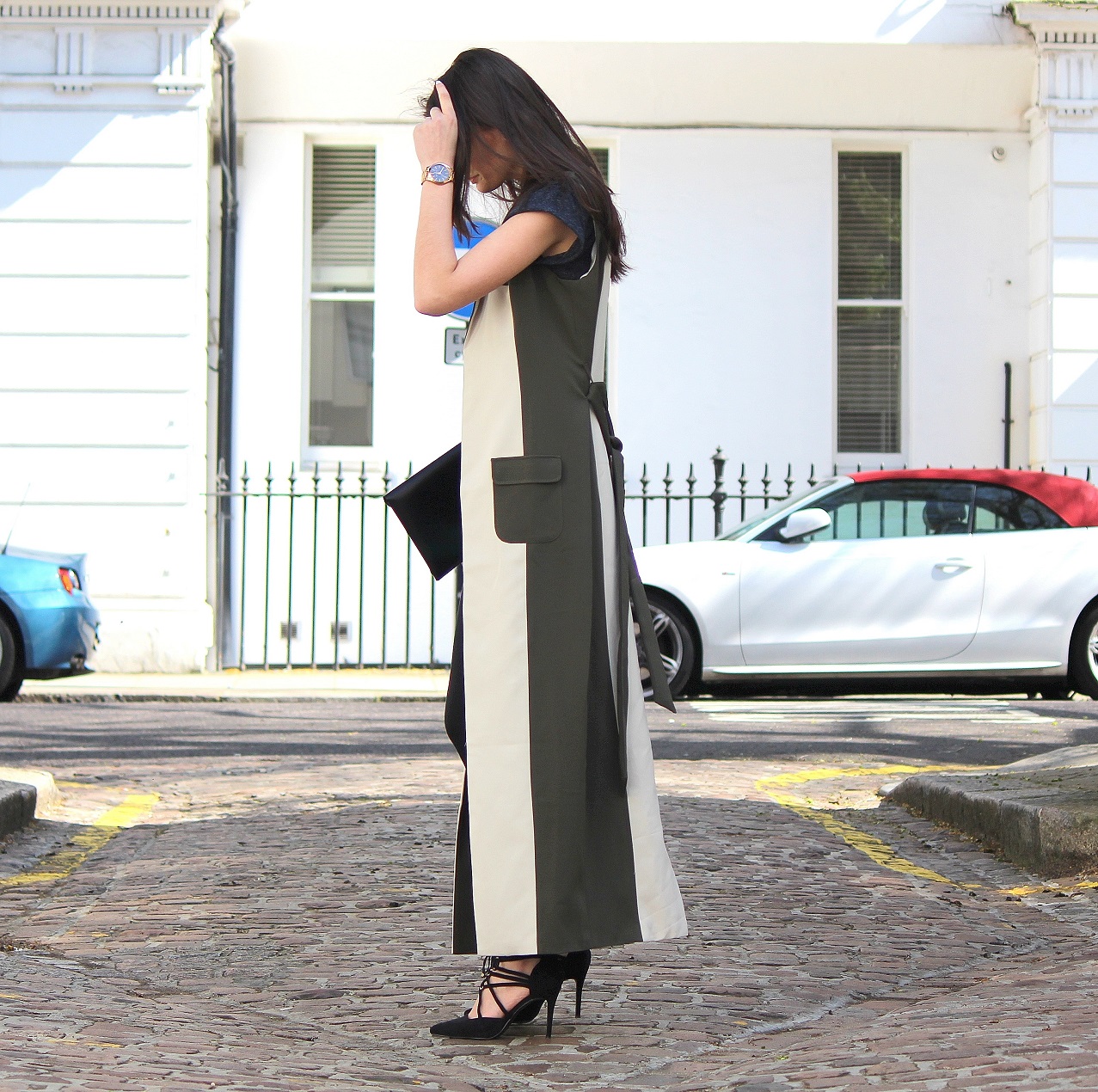 peexo fashion blogger wearing maxi trench and black topshop leigh jeans and black tshirt and lace up heels in spring