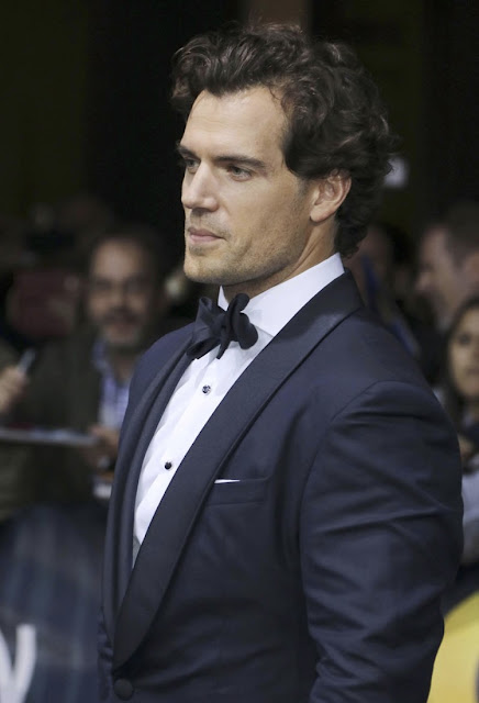henry cavill news henry honored at gq men of the year awards in berlin