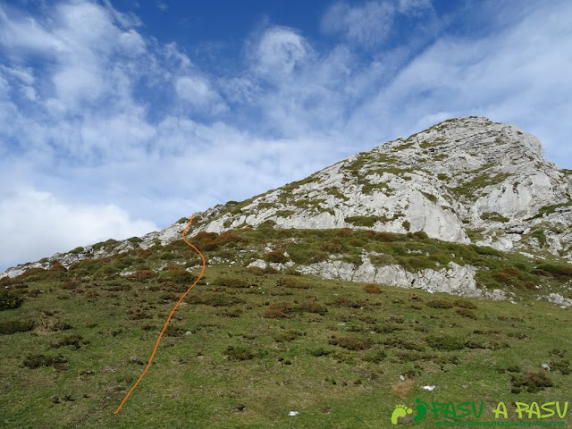 Ruta a Peña Melera y Los Pandos: Subiendo a Peña Melera