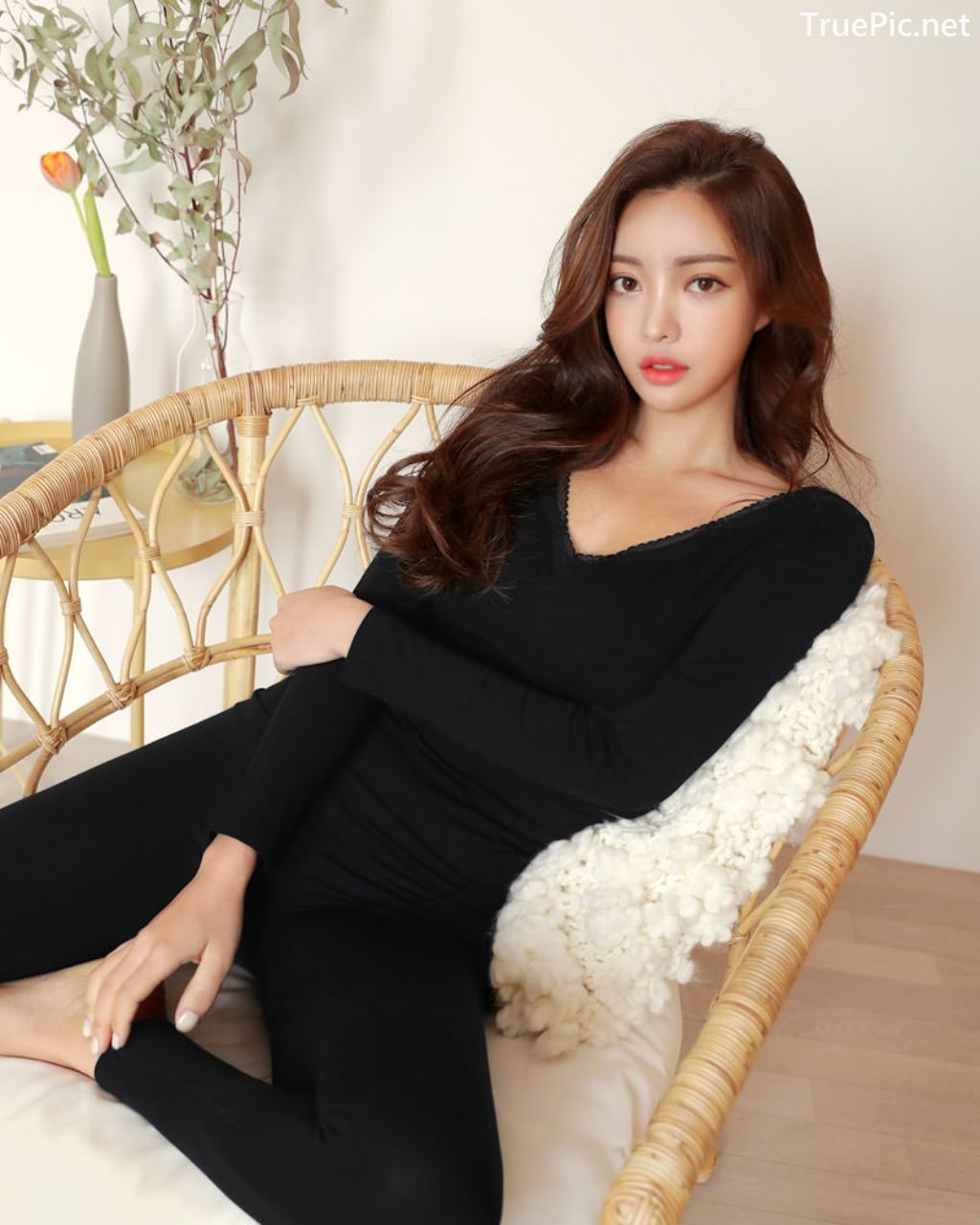 Image-Korean-Fashion-Model-Jin-Hee-Black-Tights-And-Winter-Sweater-Dress-TruePic.net- Picture-20