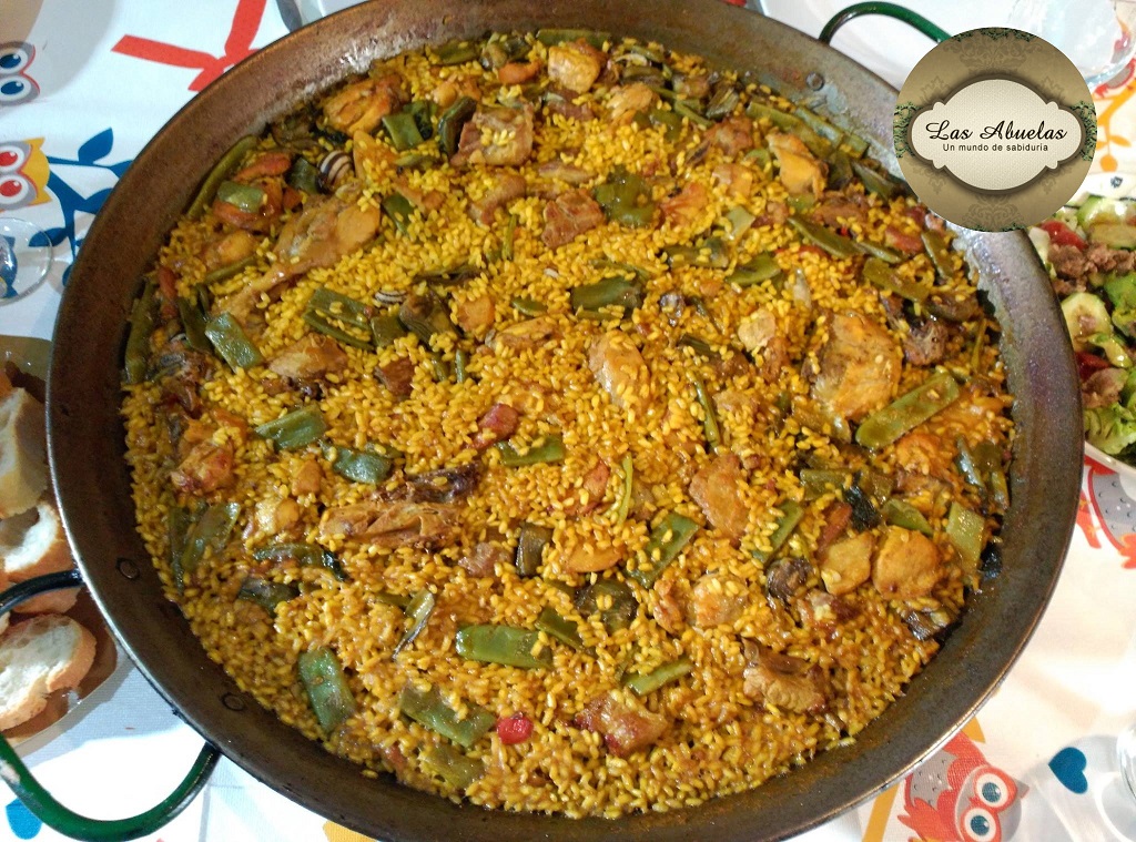Las abuelas un mundo de sabiduria Paella con pollo, conejo, costilla