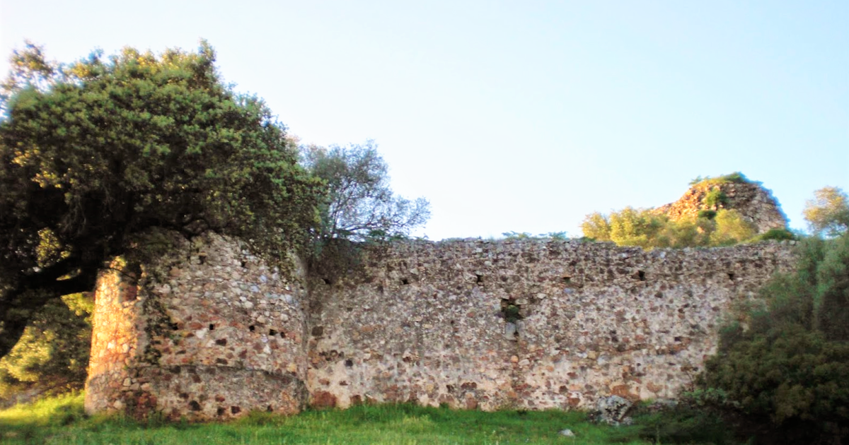 Montánchez al Día El castillo de Castellanos un monumento abandonado