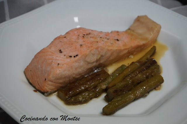 Salmón Con Espárragos En Salsa
