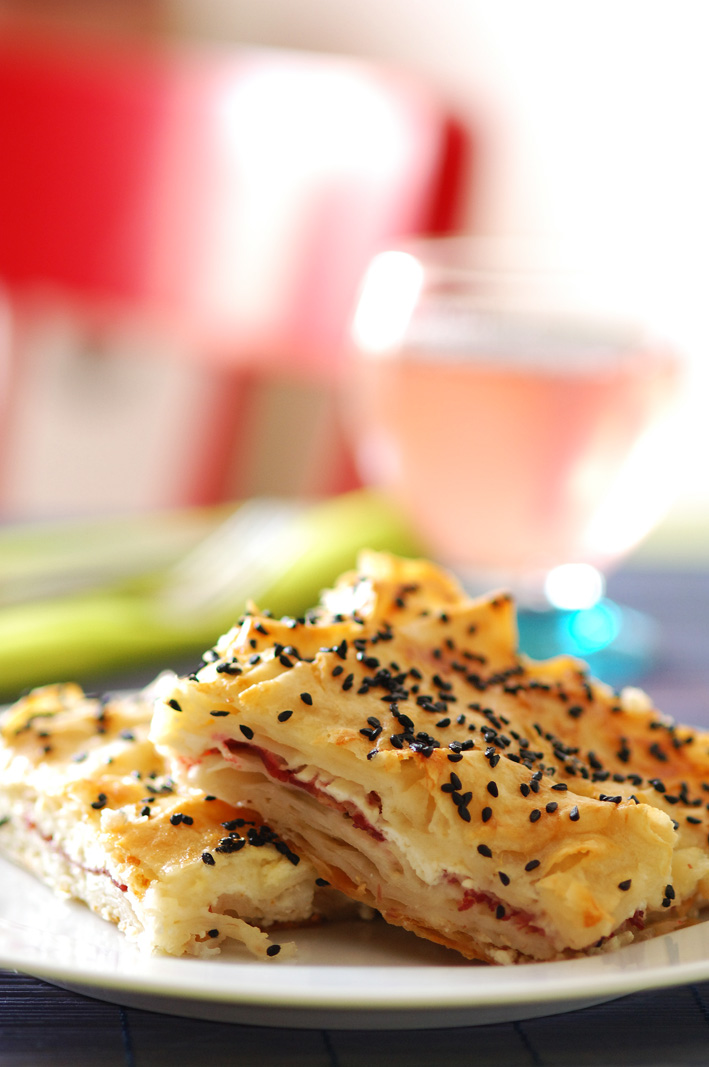 kırmızıbaslıklıkız PASTIRMALI PEYNİRLİ BÖREK