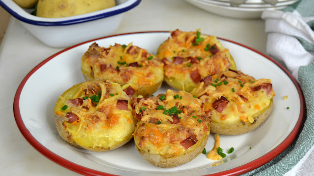 Patatas rellenas de jamón y queso