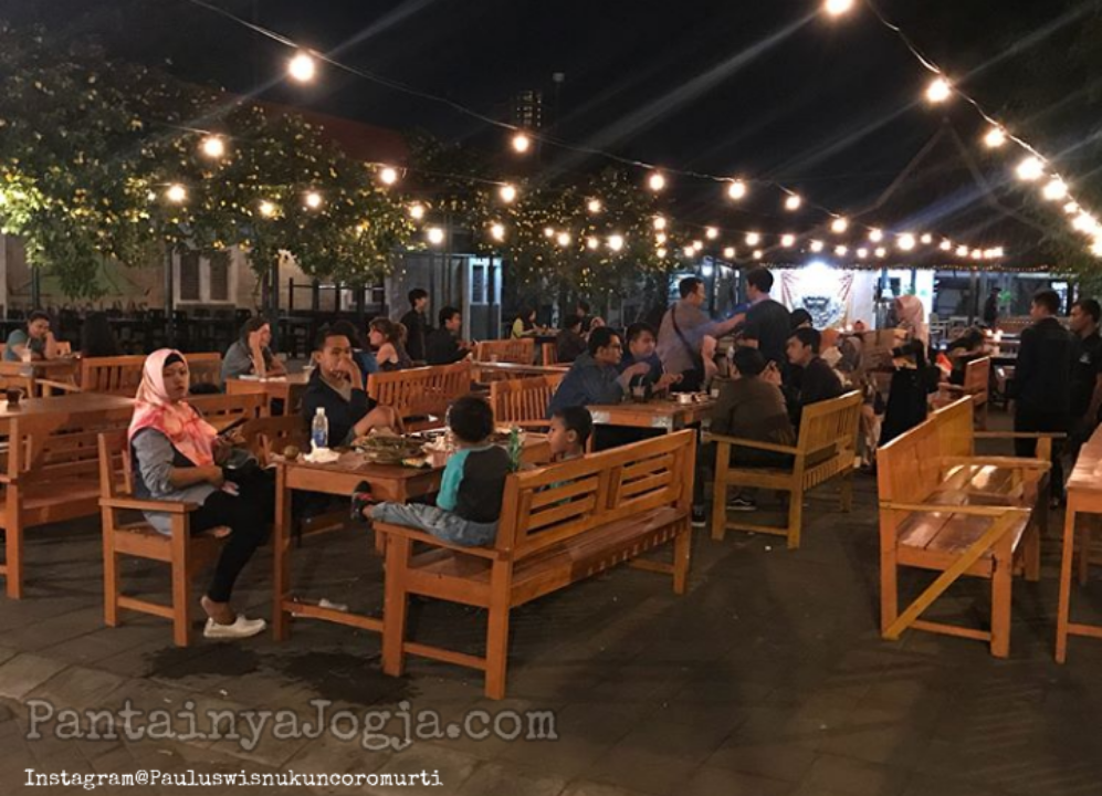 Pendopo Lawas Jogja; Tempat Nongkrong Malam Sambil Ngopi Dan Menikmati