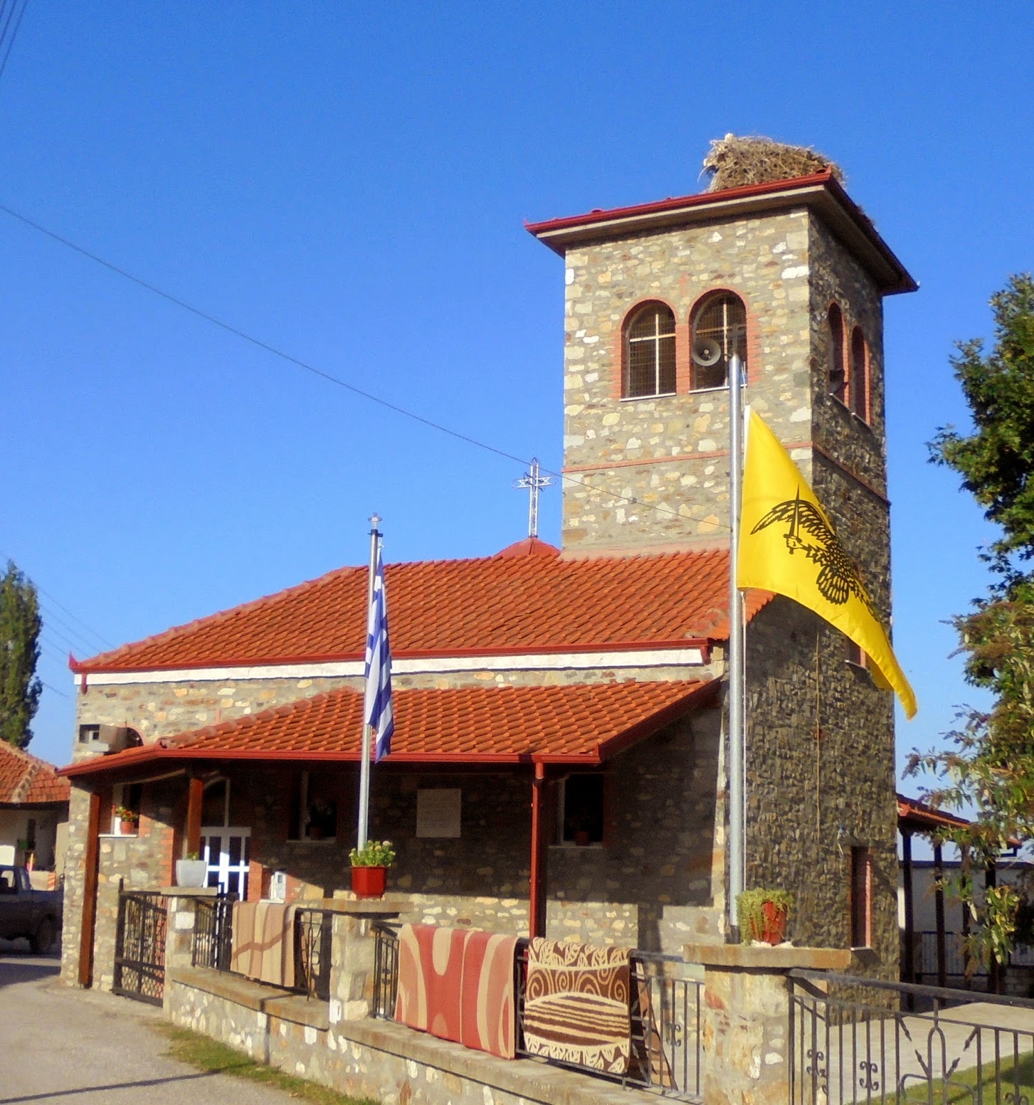 ο ναός της Κοίμησης της Θεοτόκου στο Λιμνοχώρι της Φλώρινας