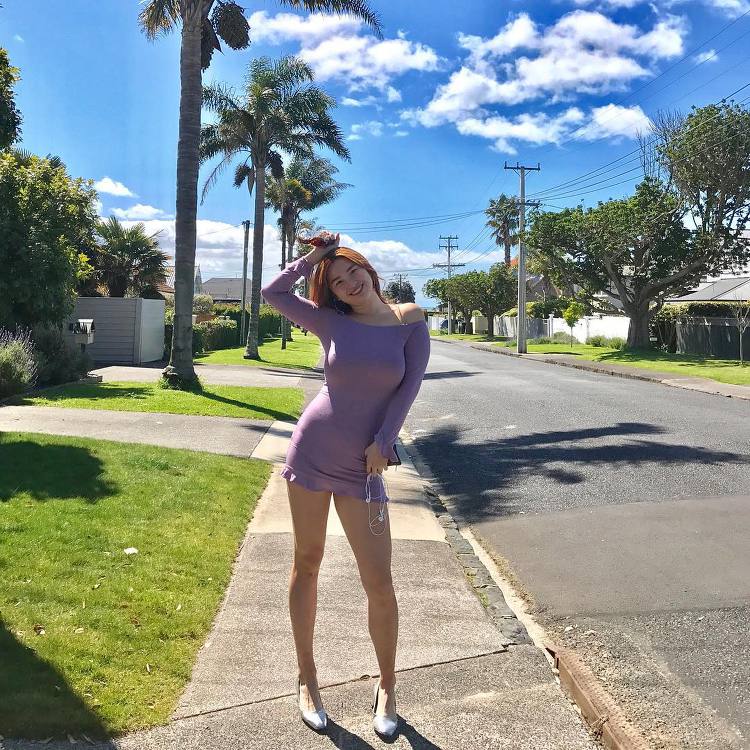 연보라가 잘 어울리는 여자 - 디쁠