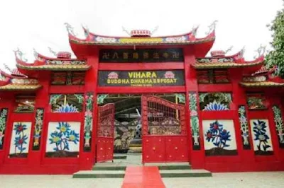 Vihara tempat ibadah umat beragama Budha - berbagaireviews.com