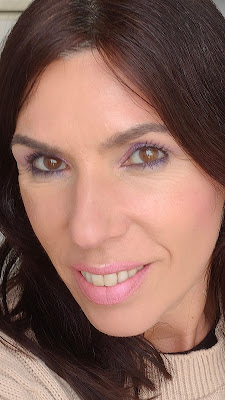 look malva ojos abiertos Paleta The Breeze de Sheglam 17