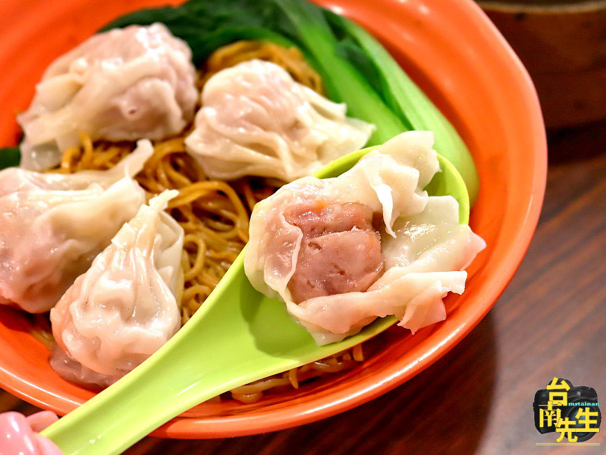 台南平價港式料理/傳承香港師傅手藝/嚴選食材手工自製/價格親民物超所值/午餐晚餐宵夜都吃得到/各式港點禮盒