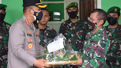 Ucapkan Dirgahayu TNI Ke-76, Kapolresta Sidoarjo Anjangsana ke Tangsi Militer