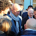 Insolite: en campagne l’ancien Premier Ministre français Manuel Valls se fait gifler (Vidéo)