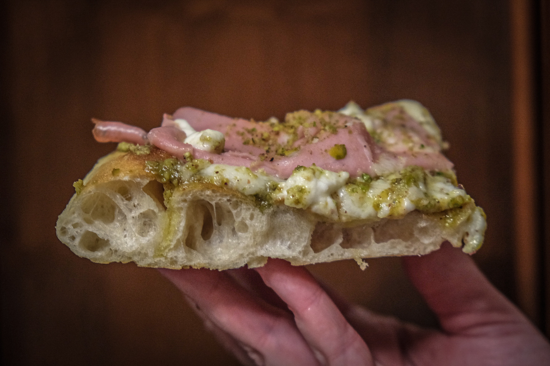 Pinsa romana mortadella e pistacchio Seduti a tavola