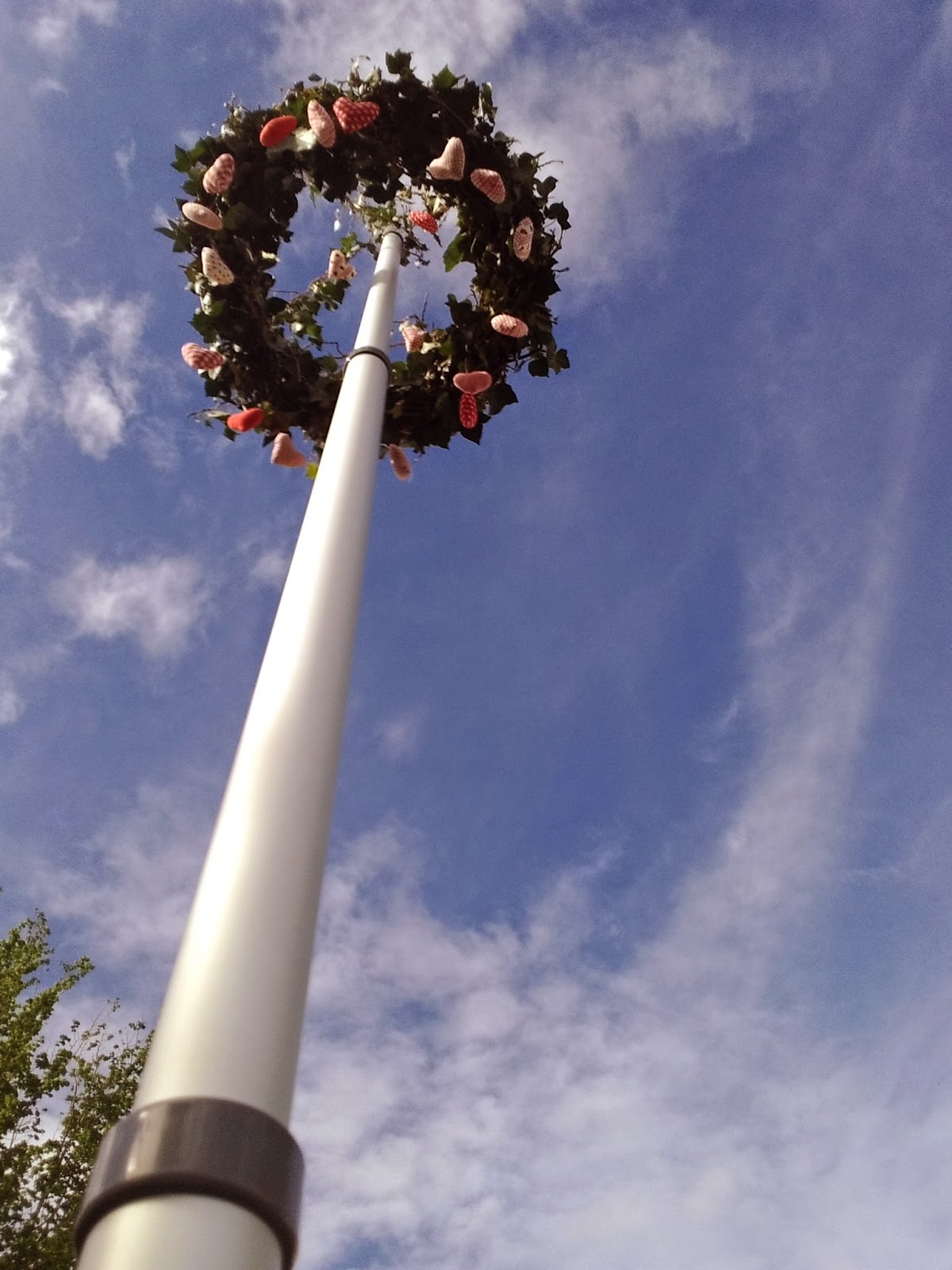 deko und kreatives und diy Maibaum für den Garten