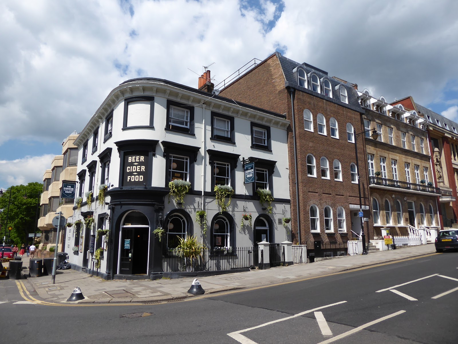 Prop Up the Bar A Right Royal Affair