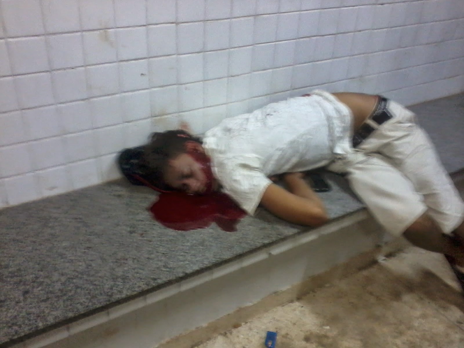 Jovem é Executado Após Ter Relação Com Mulher Casada JOVEM É EXECUTADO NA RODOVIÁRIA EM MACAPARANA - A Voz do Macaparanense