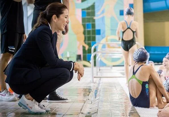 Crown Princess Mary wore a navy blazer and trousers from Hugo Boss. Agnesy Regular fit jacket and Hefena trousers. Nike fly trainers