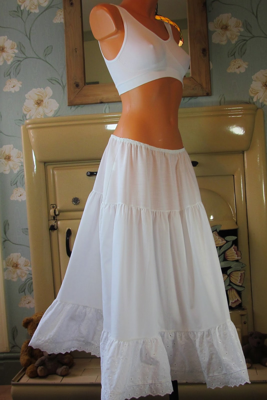 Vintage victorian look white soft cotton broad anglaise petticoat skirt