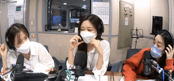 곰 알러지 없는 지애만 모른는 단톡방이 있을지도  똘아이 깡깡 명은 똑똑한 수정이  곰텐