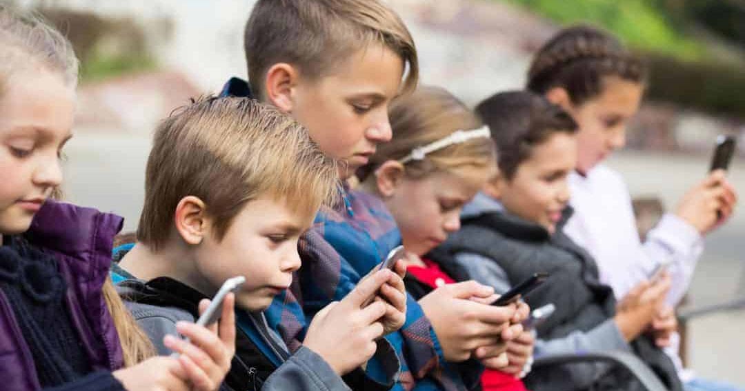 This is the Importance of Parents Need to Limit the Use of Children's Social Media Pokrol