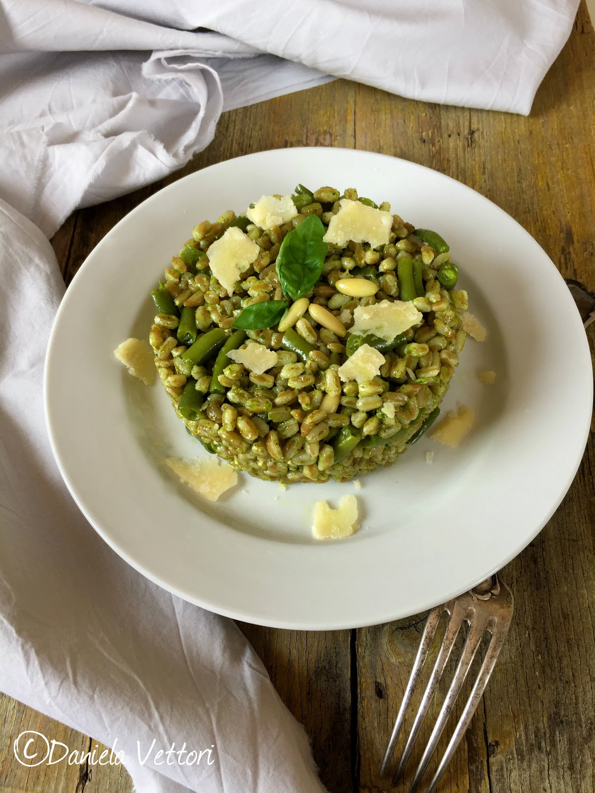 LE CINQUE ERBE Farro tiepido al pesto, fagiolini, pinoli e Parmigiano