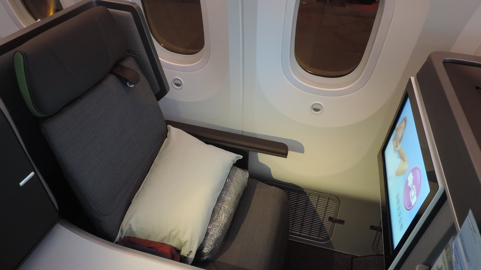 Review EVA Air B789 Business Class, BangkokVienna