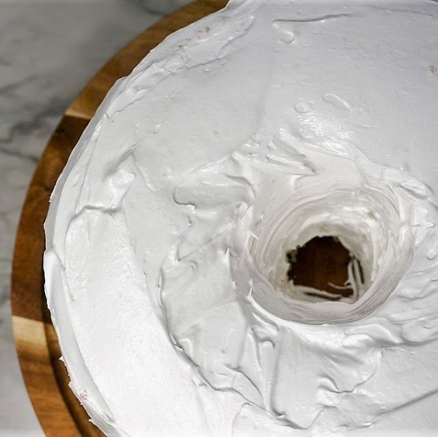 Angel Food Cake With Fluffy White Frosting