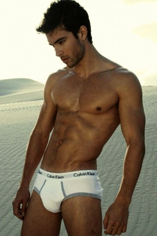 L'Homme du Jour: BERNARDO VELASCO