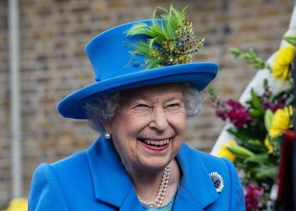 Queen Elizabeth opened the new housing development of Haig Housing. Pearl earring and pearl necklace, diamond brooch