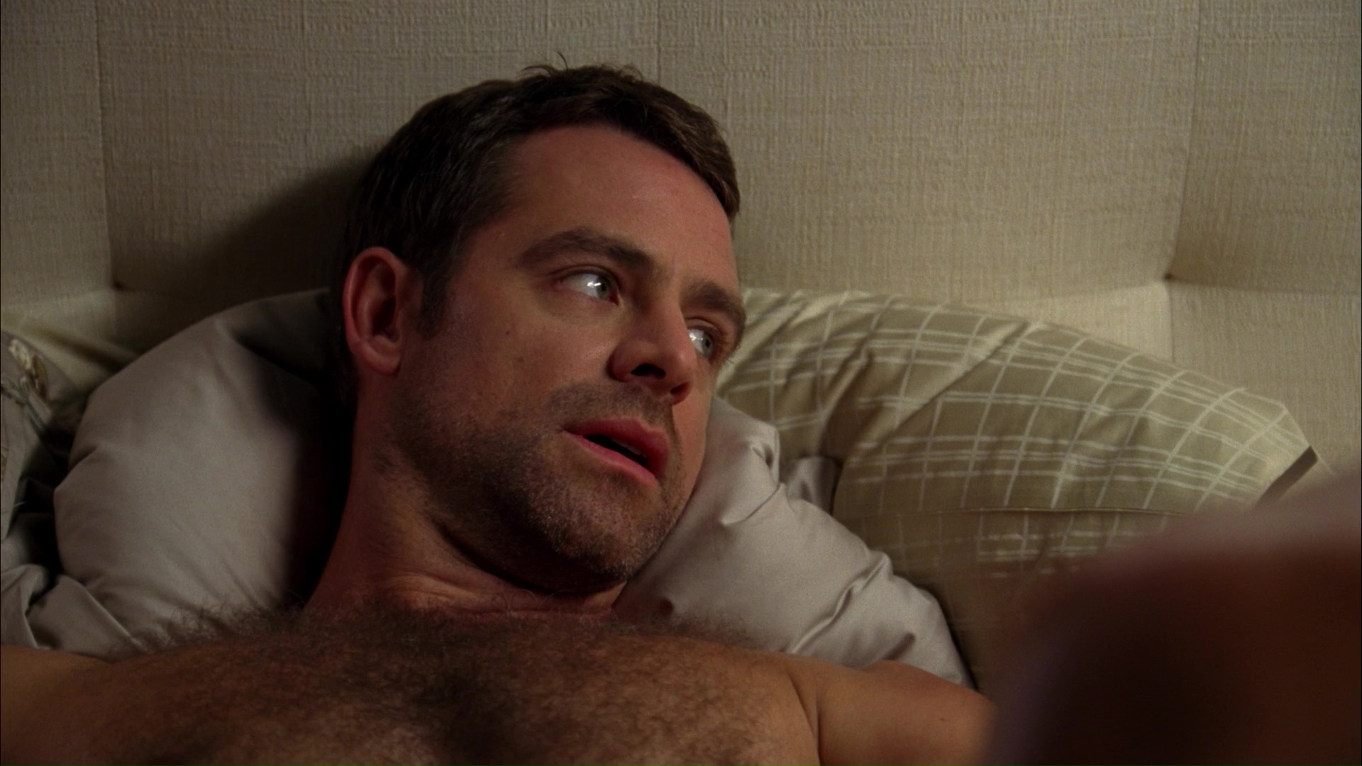 David Sutcliffe shirtless in Private Practice 2-08 "Crime And Punishme...