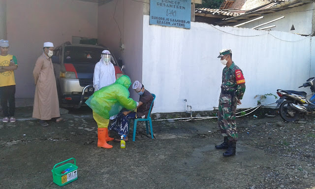 Babinsa Sukorejo Dampingi Tim Puskesmas Lakukan Rapid Tes