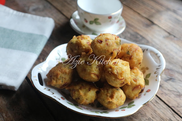 Cucur Ikan Bilis Rangup Di Luar dan Lembut Di Dalam