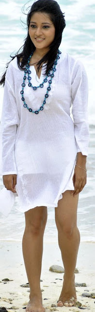 Ritu Barmecha Tollywood Actress Hot Thigh Pics At Beach 5