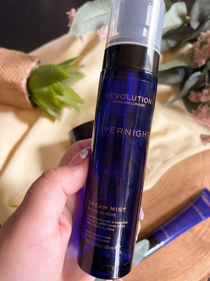 Spray calmante Overnight de Revolution Skincare