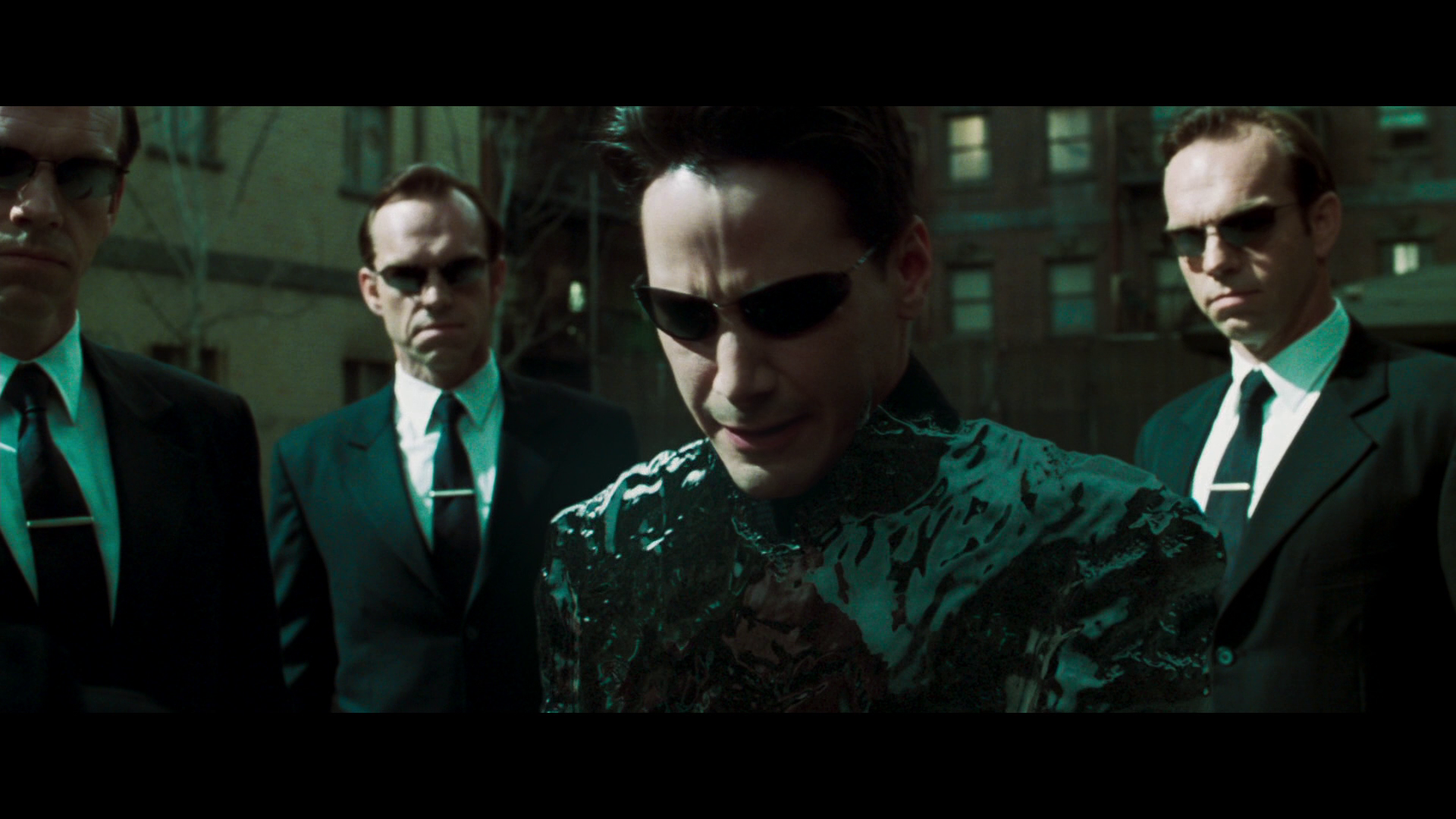 Нео матрица бой. Нео против смита. Бой нео и смита. Матрица агент смит и нео. Нео смит финальная битва.