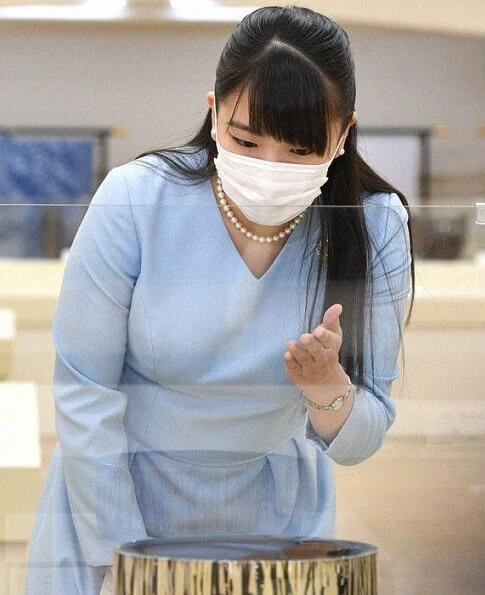 Princess Mako of Japan wore a pearl necklace and a blue v-neck midi dress