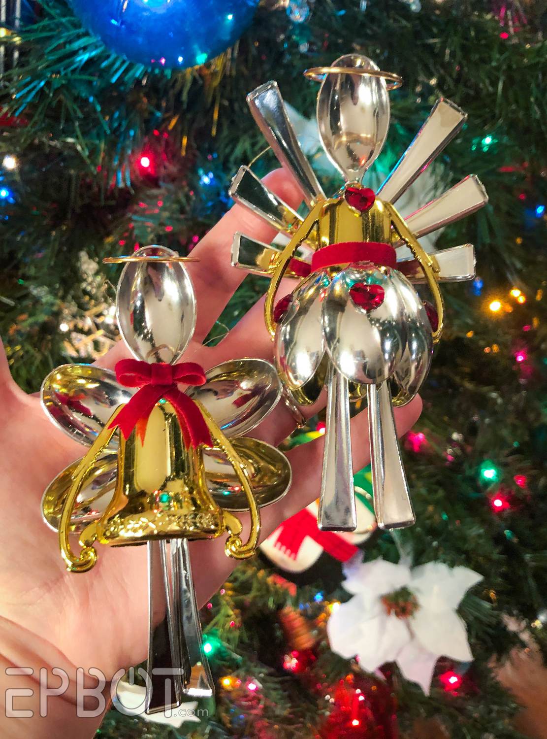 Quick & Easy Tree Ornaments from Repurposed Straws - Color Me Thrifty